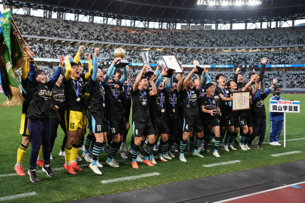 她击败了世 她击败了世